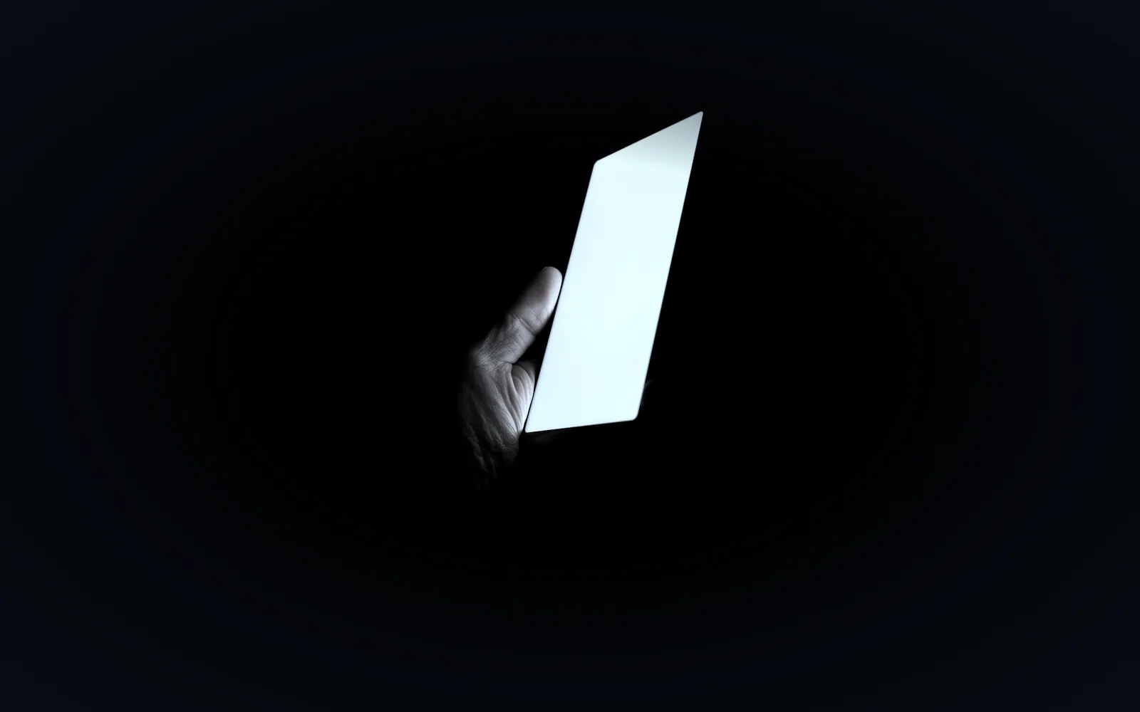 Ein Smartphone in einer Hand